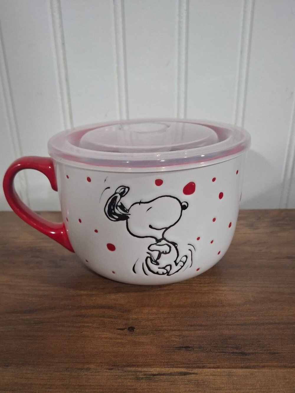 New Peanuts Ceramic Soup Mug Vented Lid Red White Polka Dots Snoopy